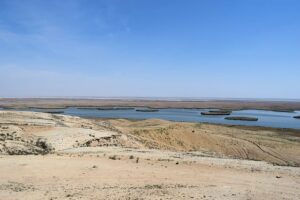 Ein Gewässer mit A, der Aralsee, der leider zunehmend verlandet